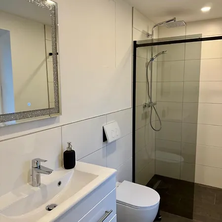 Nnn - Nigelnagelneu *